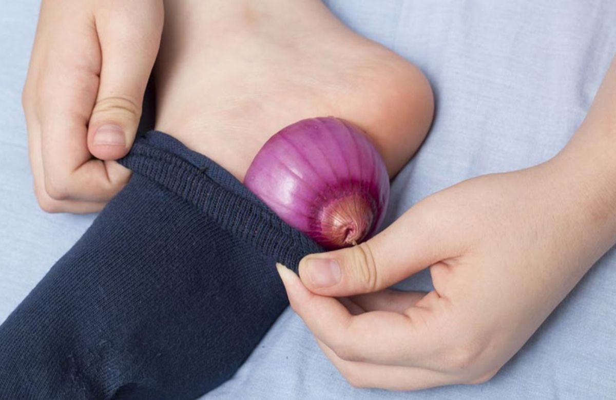 Benefits of sleeping with onions on your feet