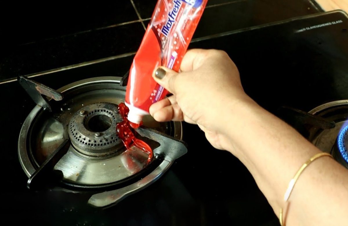 Gas stove cleaning