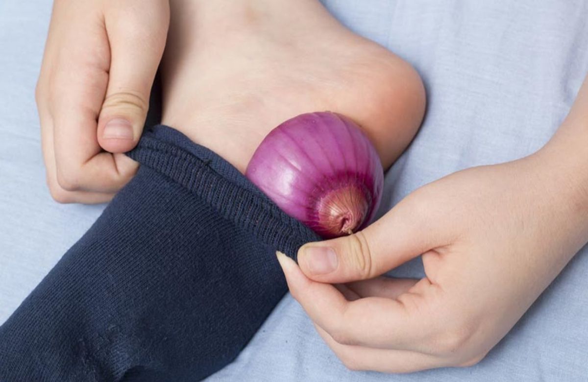 Onion under feet benefits